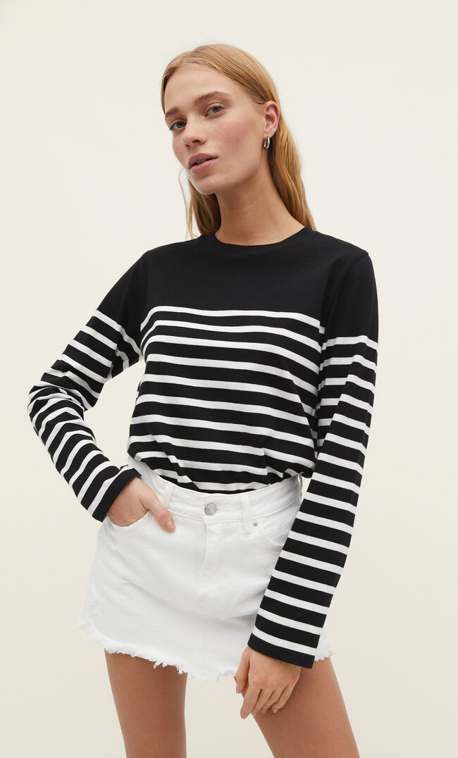 

Stradivarius Gestreiftes Basic-Shirt Schwarz XL