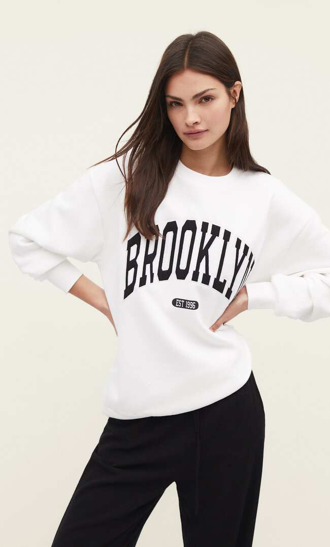 

Stradivarius Bluza Oversize Z Haftowanymi Napisami Ecru L