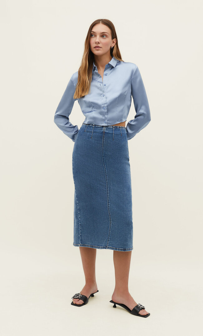 

Stradivarius Kurzes Satinhemd Mit Abnäher Himmelblau Xs