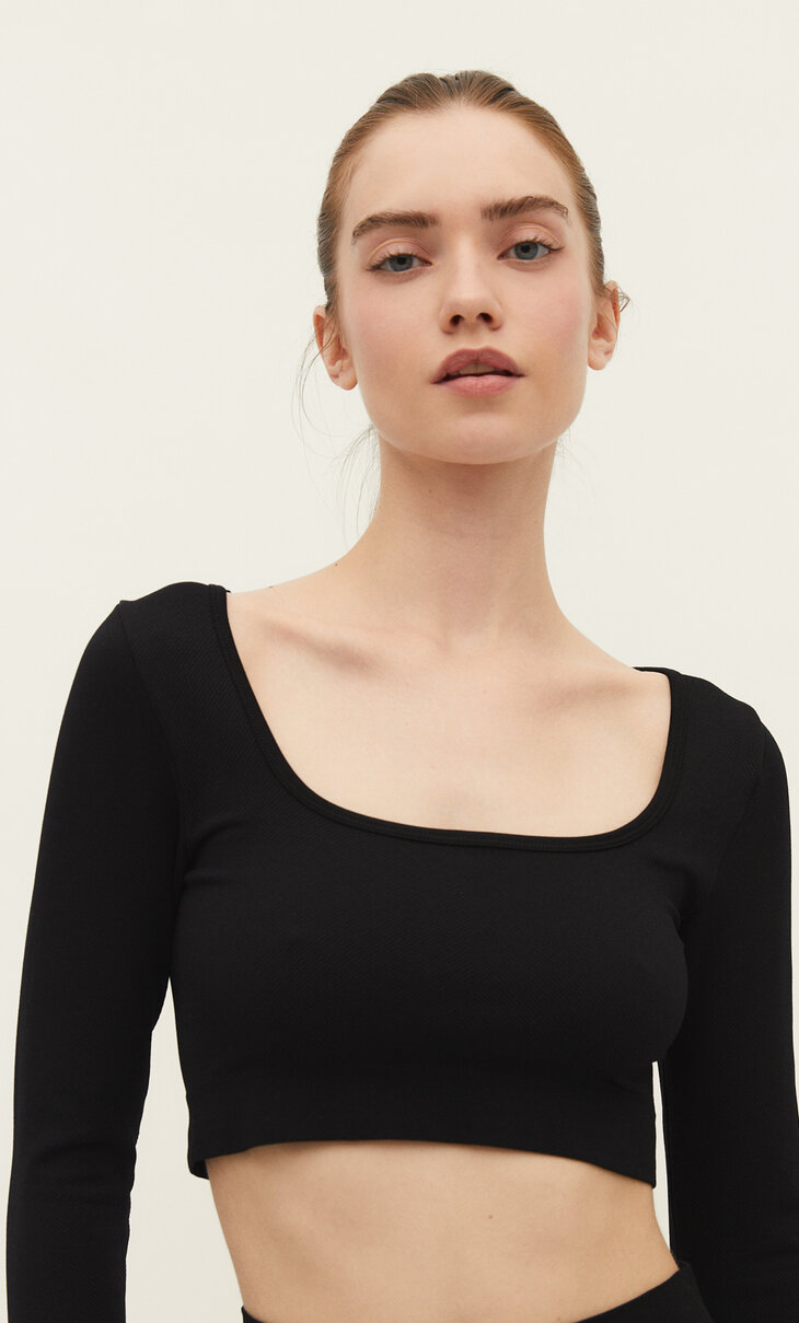 Seamless crop top with square-cut neckline