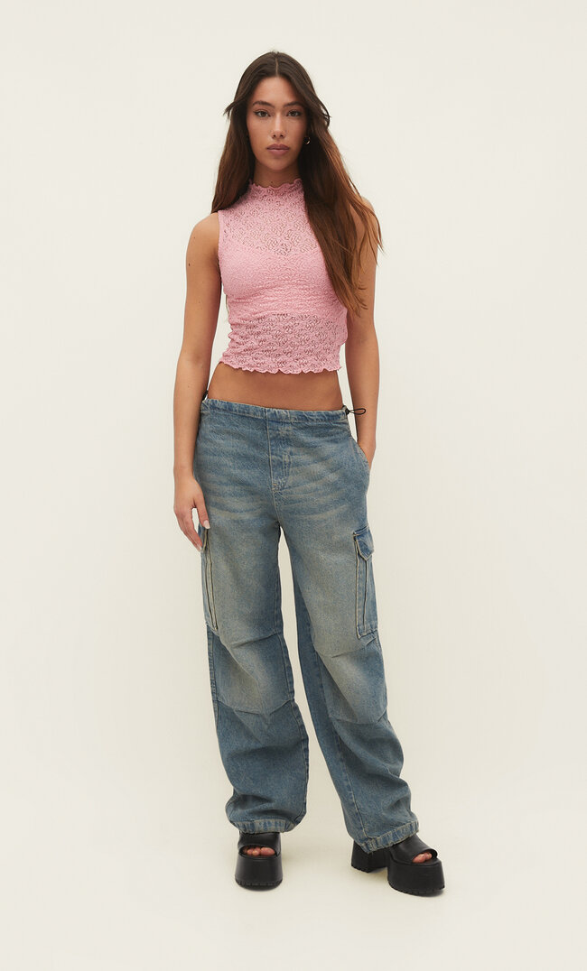 

Stradivarius Top mit geripptem Stehkragen und Spitzenkante Kaugummirosa M