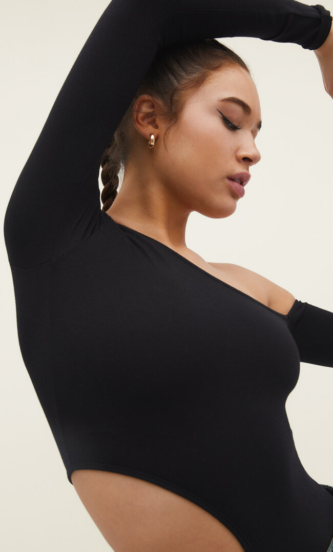 Stradivarius Asymmetrischer Body Mit Cut-Outs Schwarz S