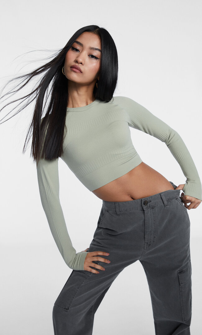 

Stradivarius Nahtloses Shirt mit Raglanärmeln und Strukturmuster Khaki XS