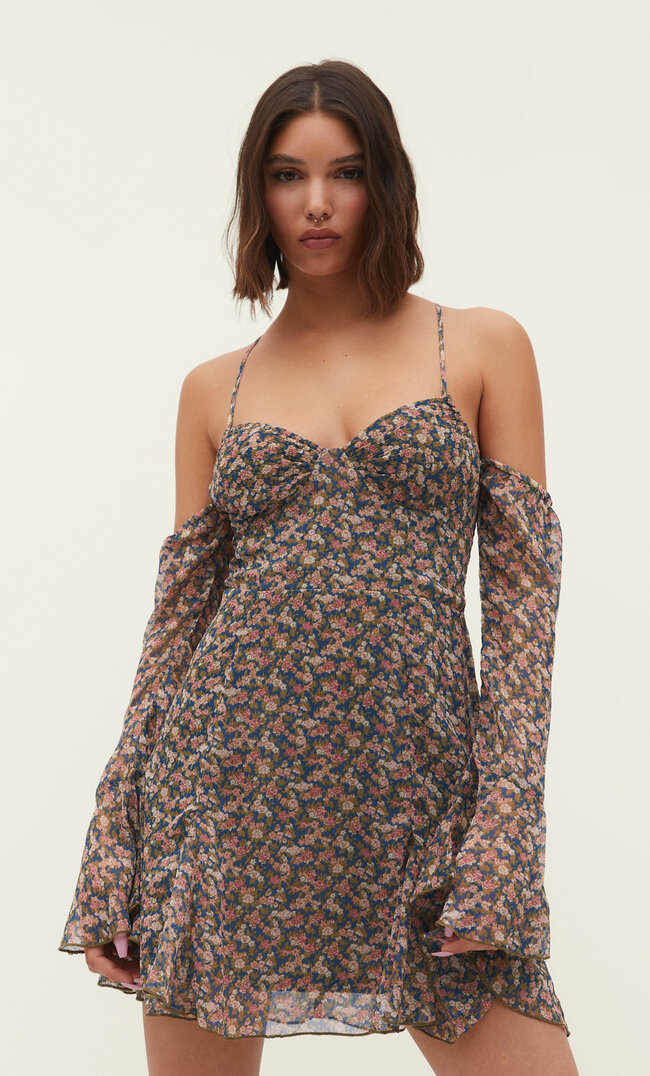 

Stradivarius Kleid mit überkreuztem Rücken und Volants Khaki XL