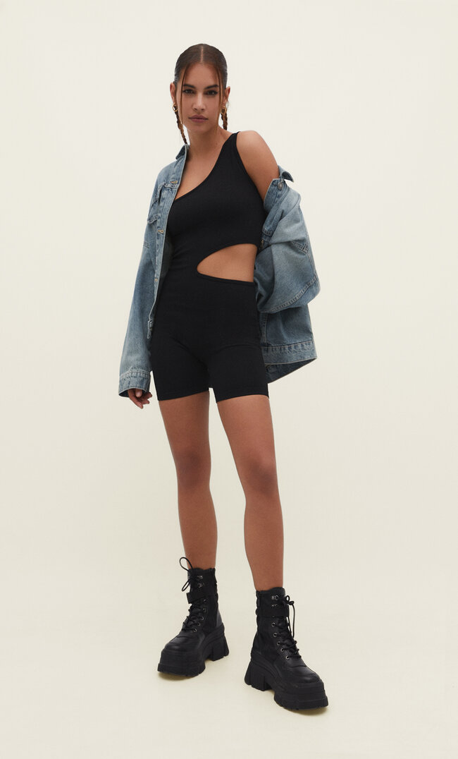 

Stradivarius Asymmetrischer, nahtloser Jumpsuit mit Cut-outs Schwarz XS