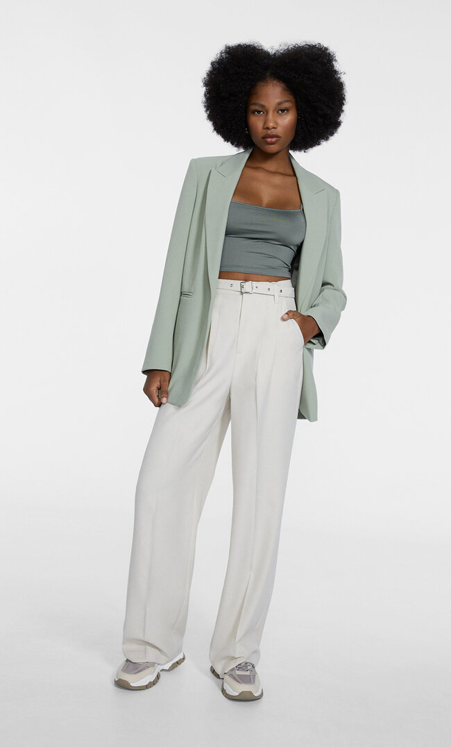 

Stradivarius Stoffhose mit Gürtel und Bundfalten Vanille 44