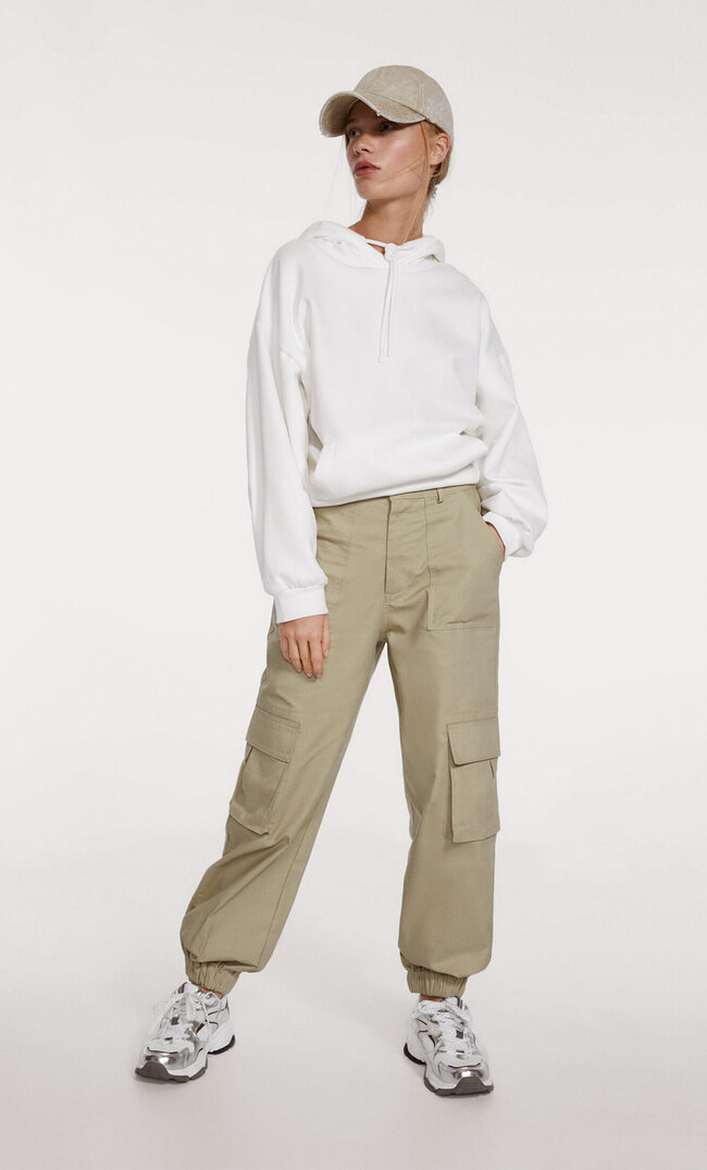 

Stradivarius Cargo-Jogger Khaki XXS