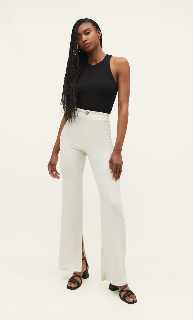 

Stradivarius Rustikale Hose Mit Schlitz Am Saum Vanille 32