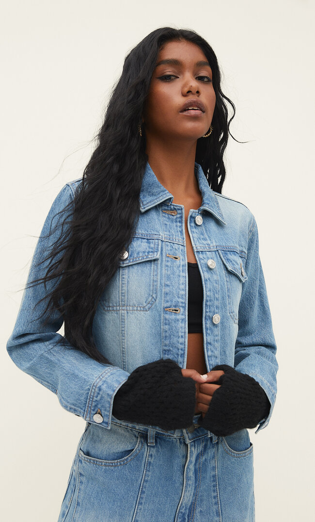 

Stradivarius Figurbetonte Jeansjacke Jeansblau XS