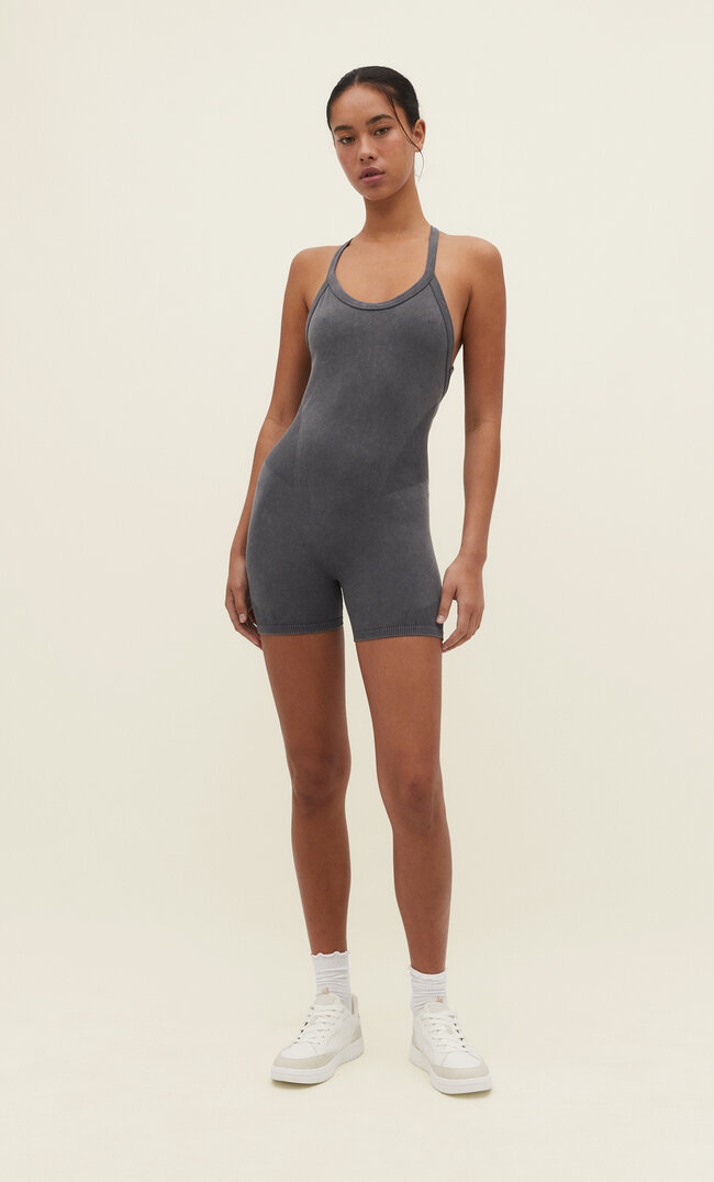 

Stradivarius Kurzer, nahtloser Jumpsuit im Washed-Look Graumeliert L