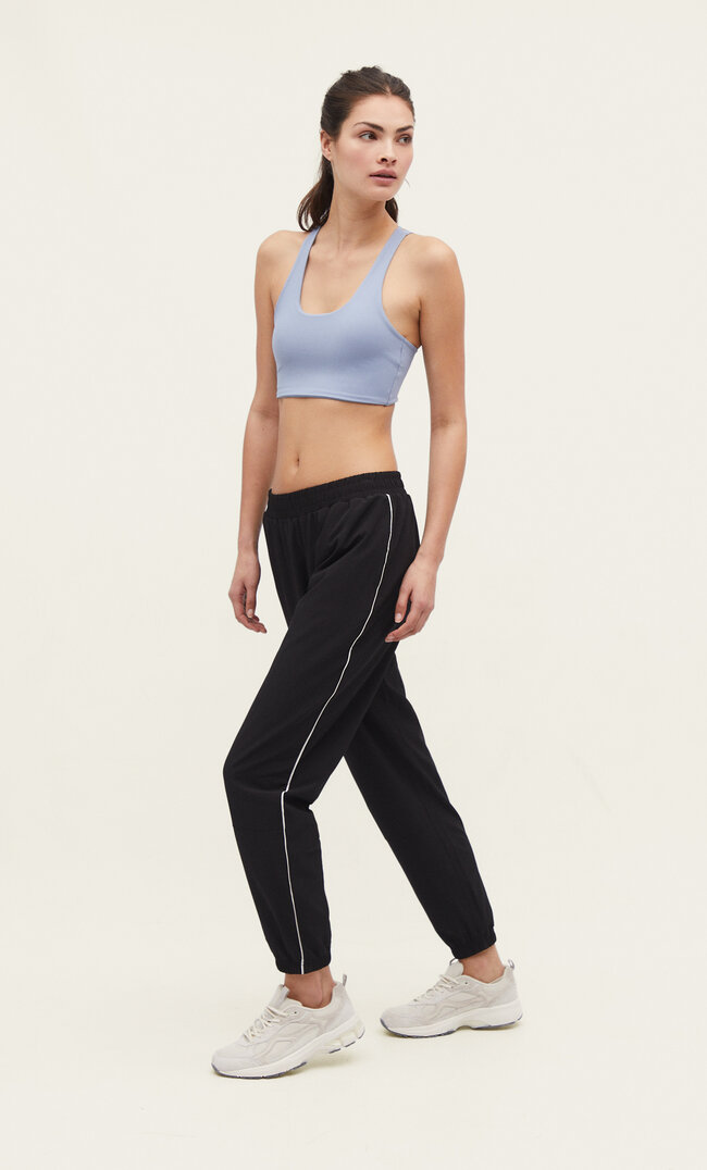 

Stradivarius Knöchellange Hose Mit Gummizug Und Biese An Der Seite Schwarz Xl