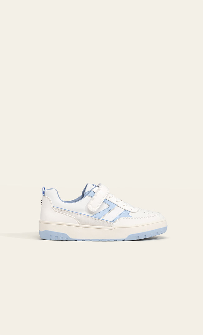 

Stradivarius Buty buty sportowe z paskiem Niebieski 39