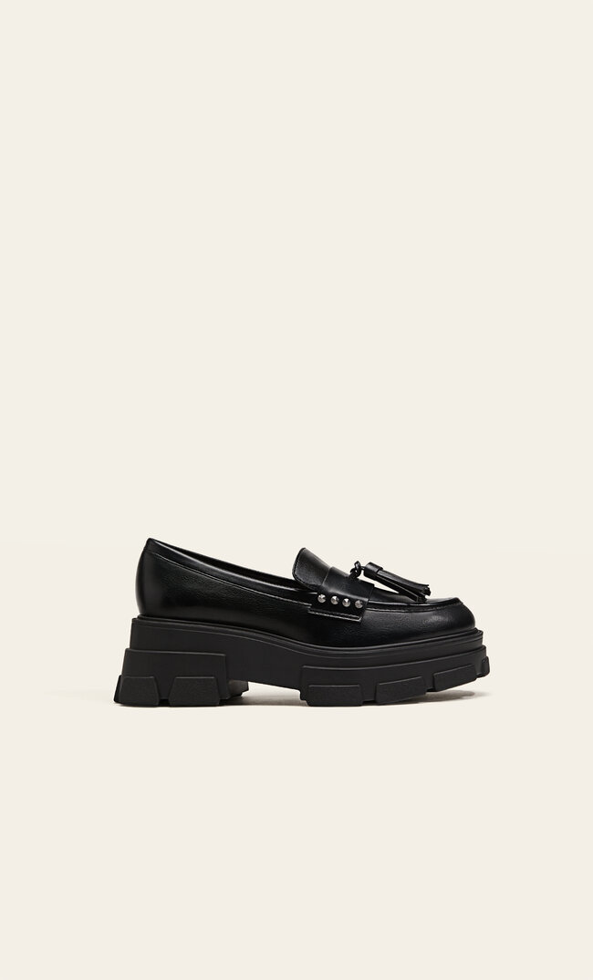 

Stradivarius XL-Loafer mit Verzierung SCHWARZ 38