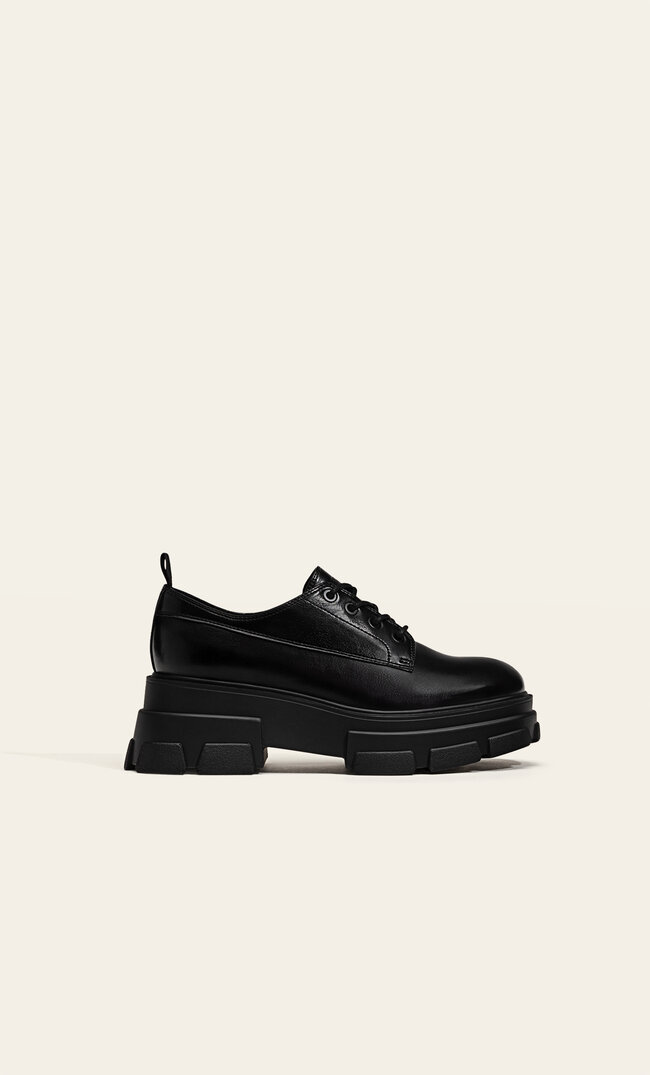 

Stradivarius Flache Schnürschuhe SCHWARZ 39