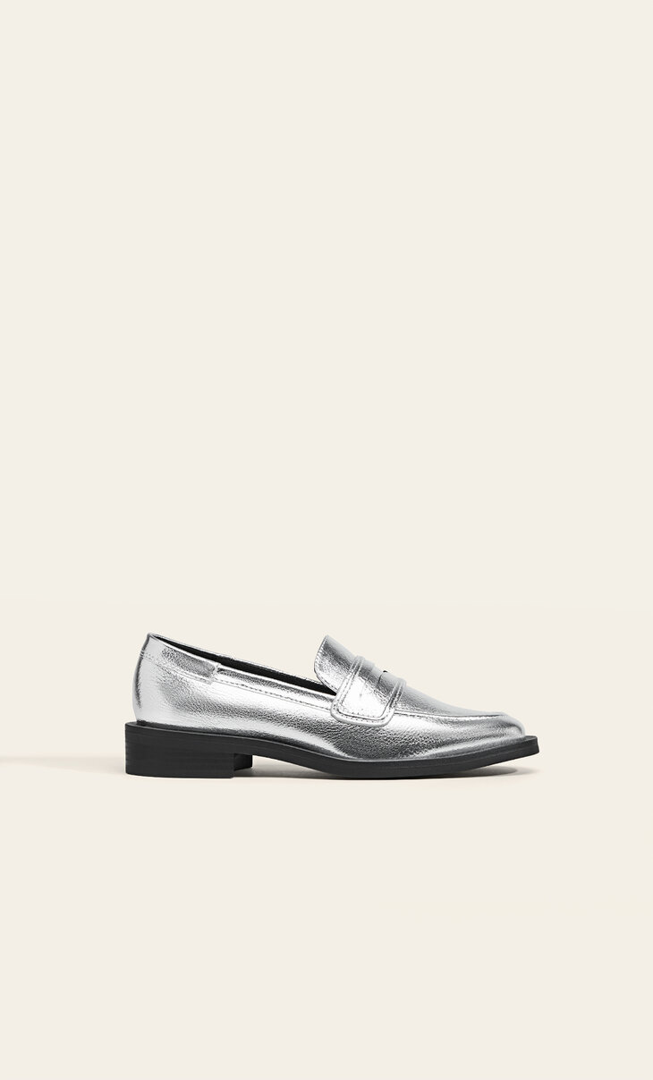 flat-shoes-for-women-spring-fashion-2023-stradivarius-indonesia