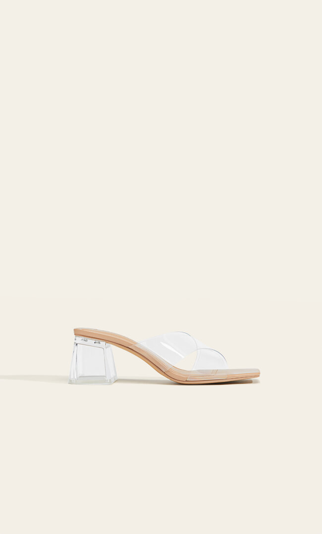 

Stradivarius Winylowe klapki na obcasie Naturalny 38