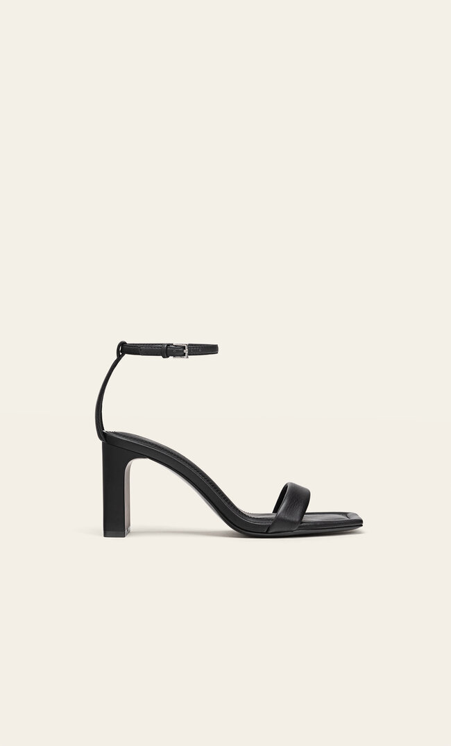 

Stradivarius Absatzsandalen mit gesteppten Riemchen SCHWARZ 38