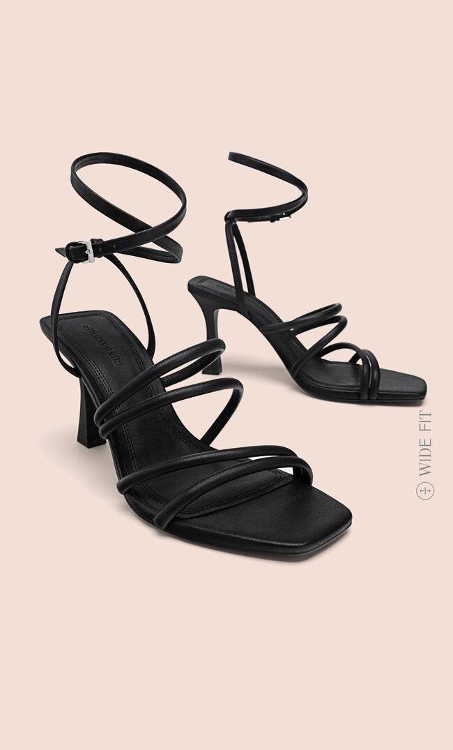 

Stradivarius WIDE FIT Sandały na obcasie z paseczkami Czarny 35