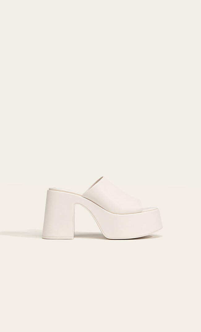 

Stradivarius Clogs mit Plateau-Absatz NATUR 39