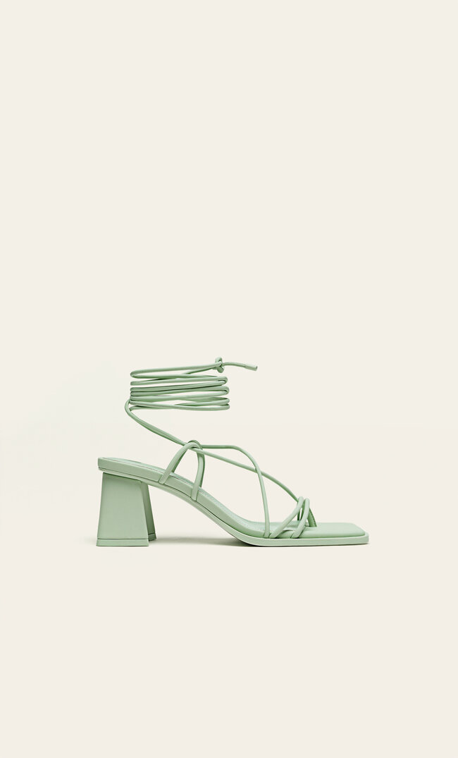 

Stradivarius Riemchensandalen mit Absatz GRÜN 36