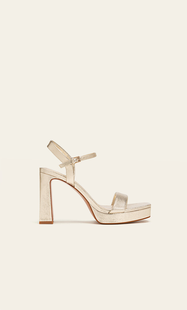 

Stradivarius Sandale Mit Absatz Und Plateau Gold 35