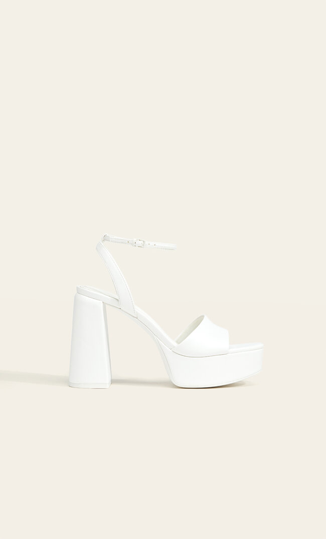 

Stradivarius Sandalen mit Plateau-Absatz NATUR 40