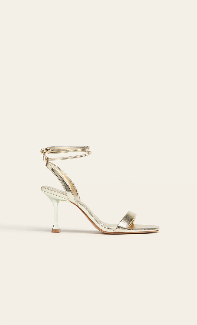

Stradivarius Goldfarbene Sandalen Mit Stilettoabsatz Und Schnürung Gold 37