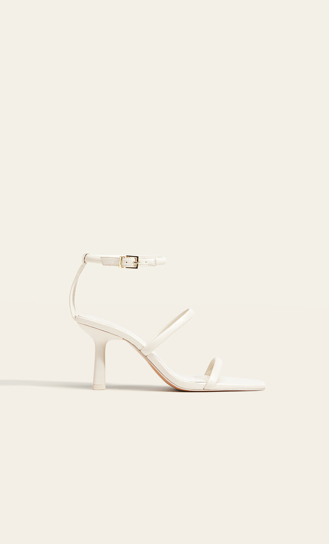 

Stradivarius Absatzsandalen mit Riemchen und Knöchelriemchen NATUR 40