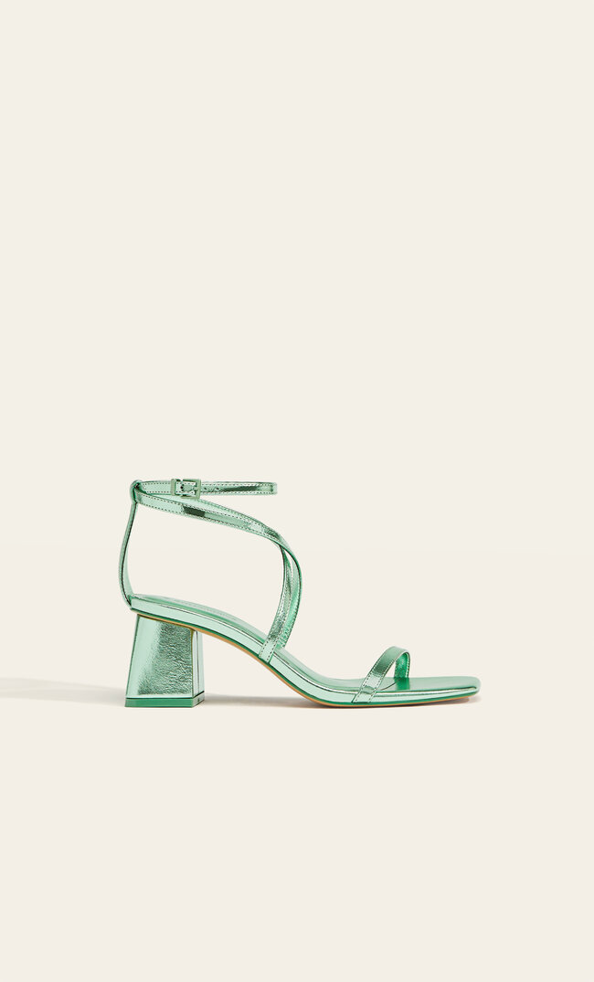 

Stradivarius Absatzsandalen mit Metallic-Riemchen GRÜN 39