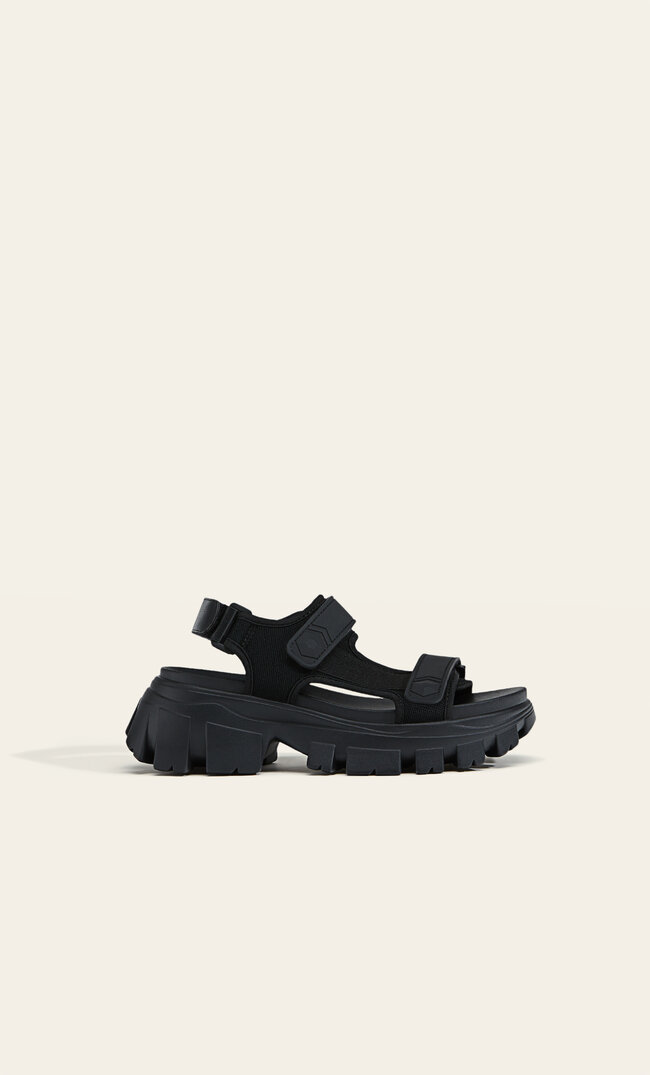 

Stradivarius Sportliche flache Sandalen SCHWARZ 37