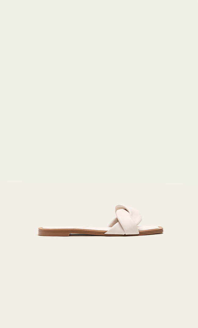 

Stradivarius Flache, Geflochtene Sandalen Natur 38