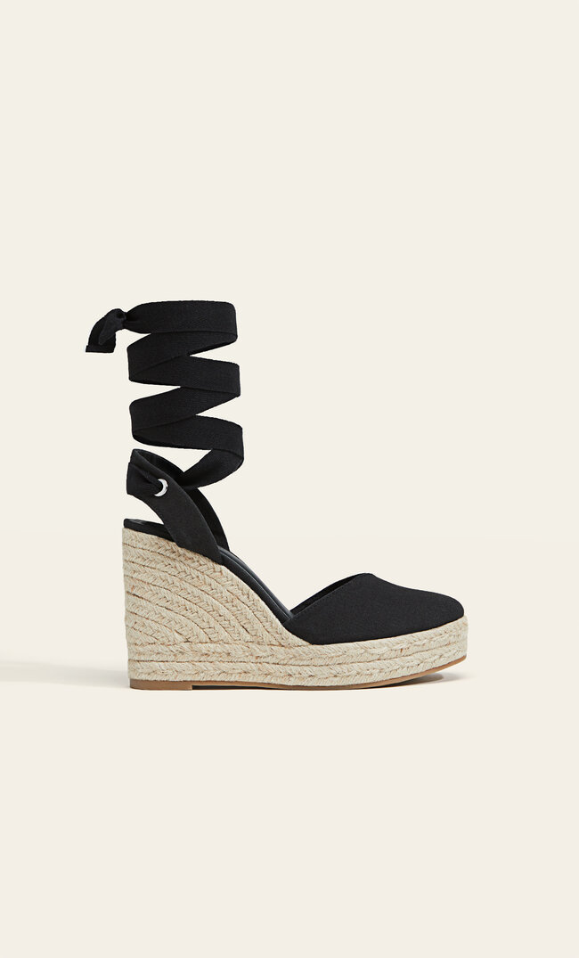 

Stradivarius Keilabsatzschuhe Aus Jute Zum Schnüren Schwarz 41