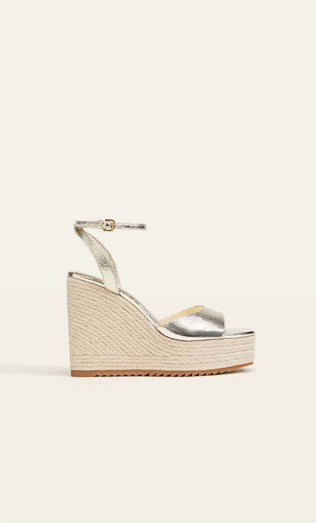 

Stradivarius Keilabsatzschuhe Aus Jute Mit Knöchelriemchen Gold 38