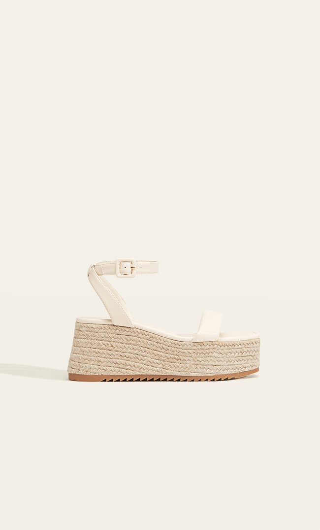 

Stradivarius Schuhe aus Jute mit Mini-Keilabsatz und Schnallen NATUR 38