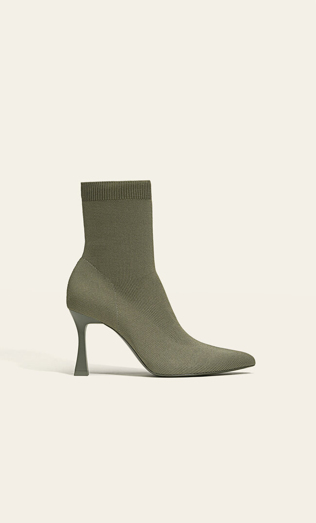 

Stradivarius Dzianinowe botki na szpilce Khaki 39