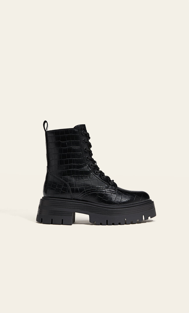 

Stradivarius Flache XL-Schnürstiefeletten SCHWARZ 40