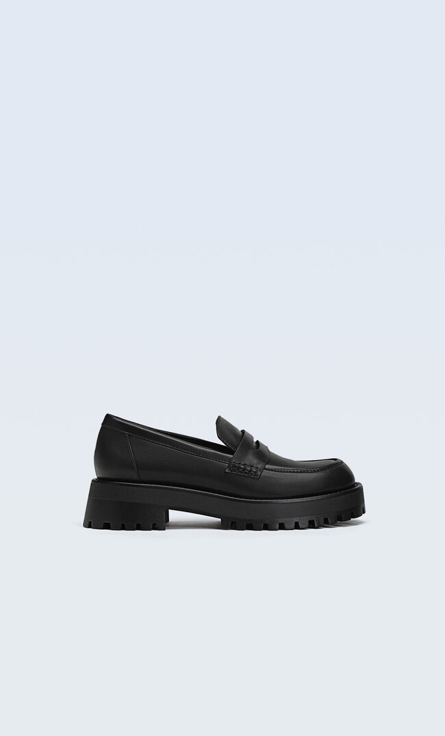 

Stradivarius WIDE FIT Mokasins mit Profilsohle SCHWARZ 37