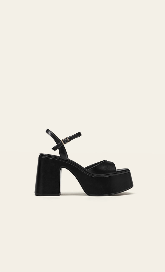 

Stradivarius Sandalen mit Plateau-Absatz SCHWARZ 38