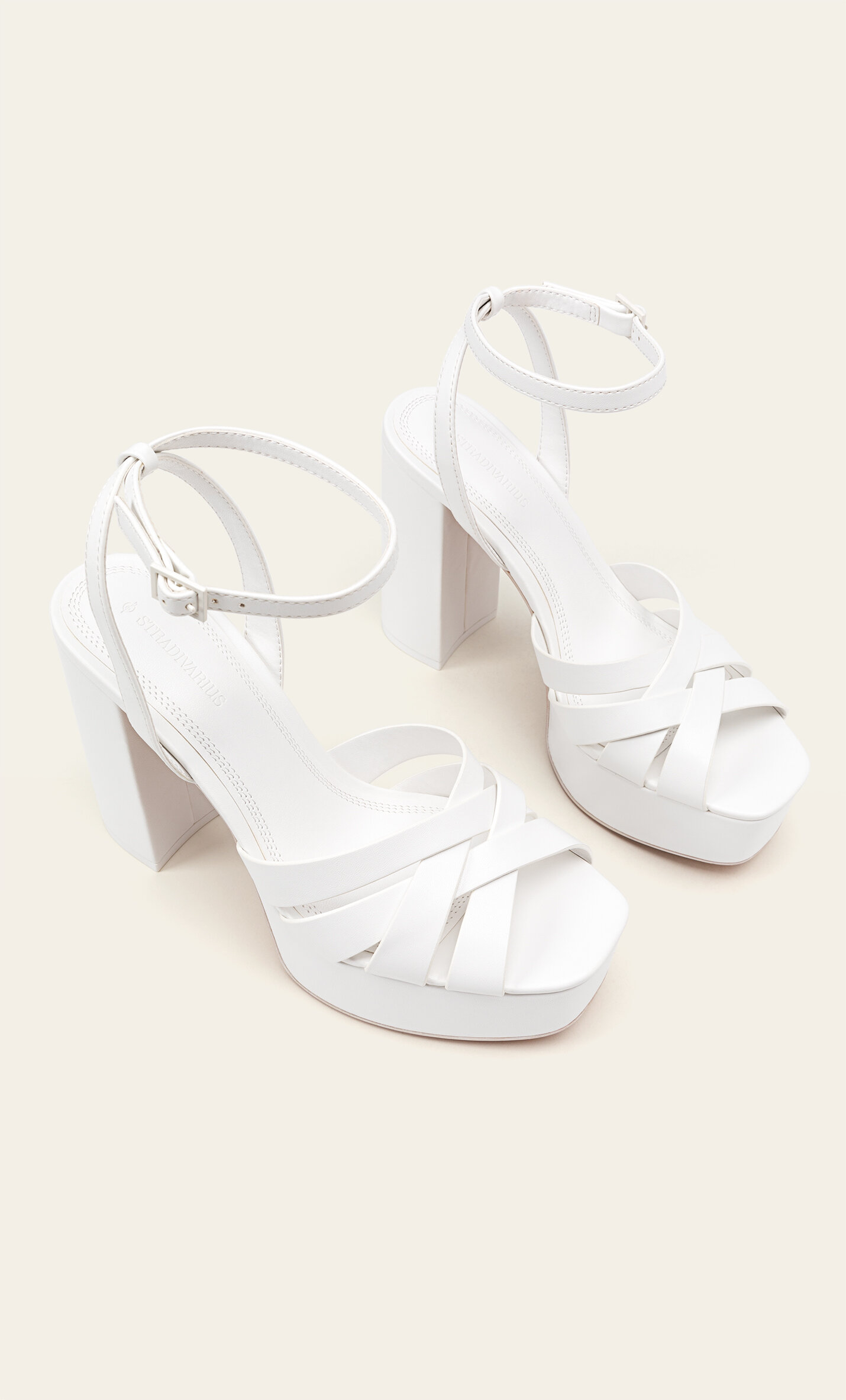 Stradivarius Sandali con tacco e plateau 341880725 001