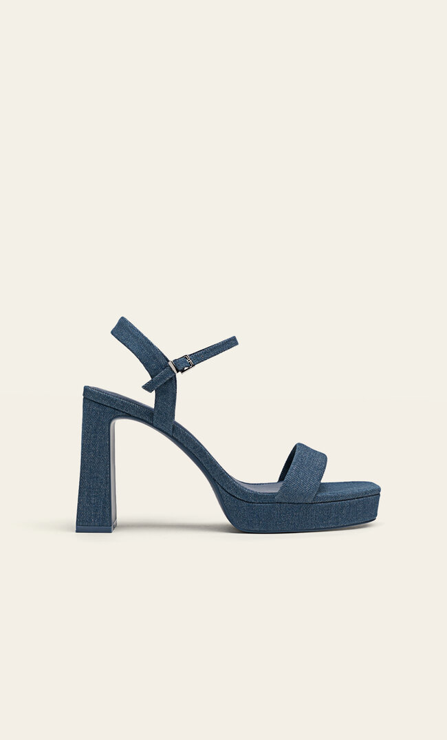 

Stradivarius Jeansblaue Sandalen mit Plateau Denimblau 40