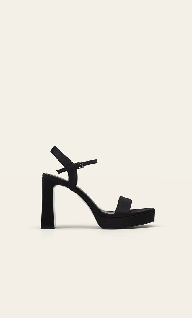 

Stradivarius Sandale mit Absatz und Plateau SCHWARZ 37