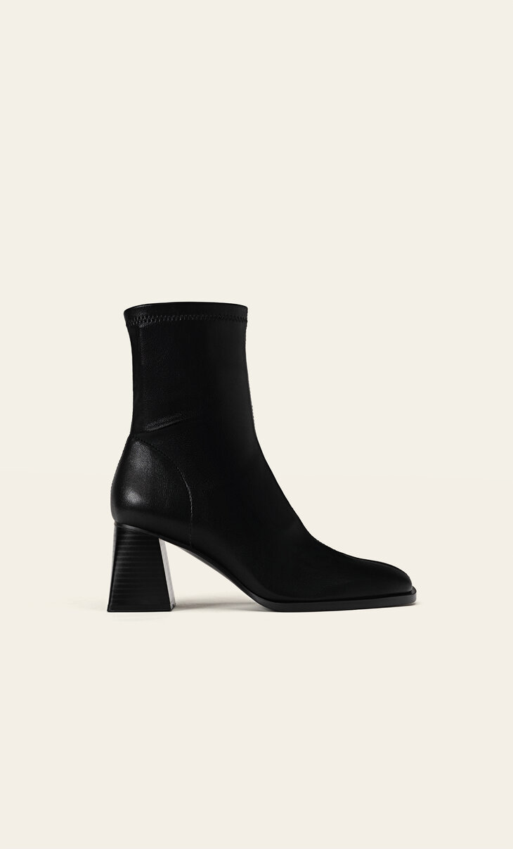 Laarzen en laarsjes voor dames - Lente mode 2023 | Stradivarius Netherlands