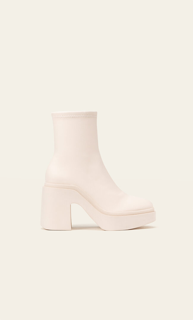 

Stradivarius Stretch-Stiefeletten Mit Plateausohle Natur 40