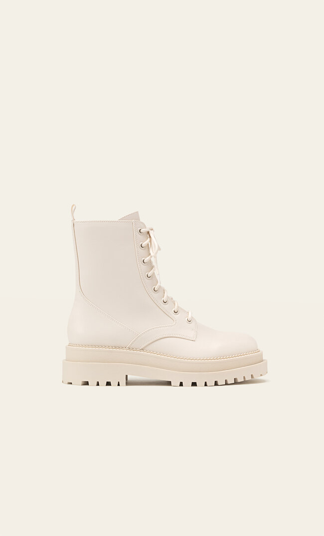 

Stradivarius Flache Stiefeletten Mit Schnürung Natur 42