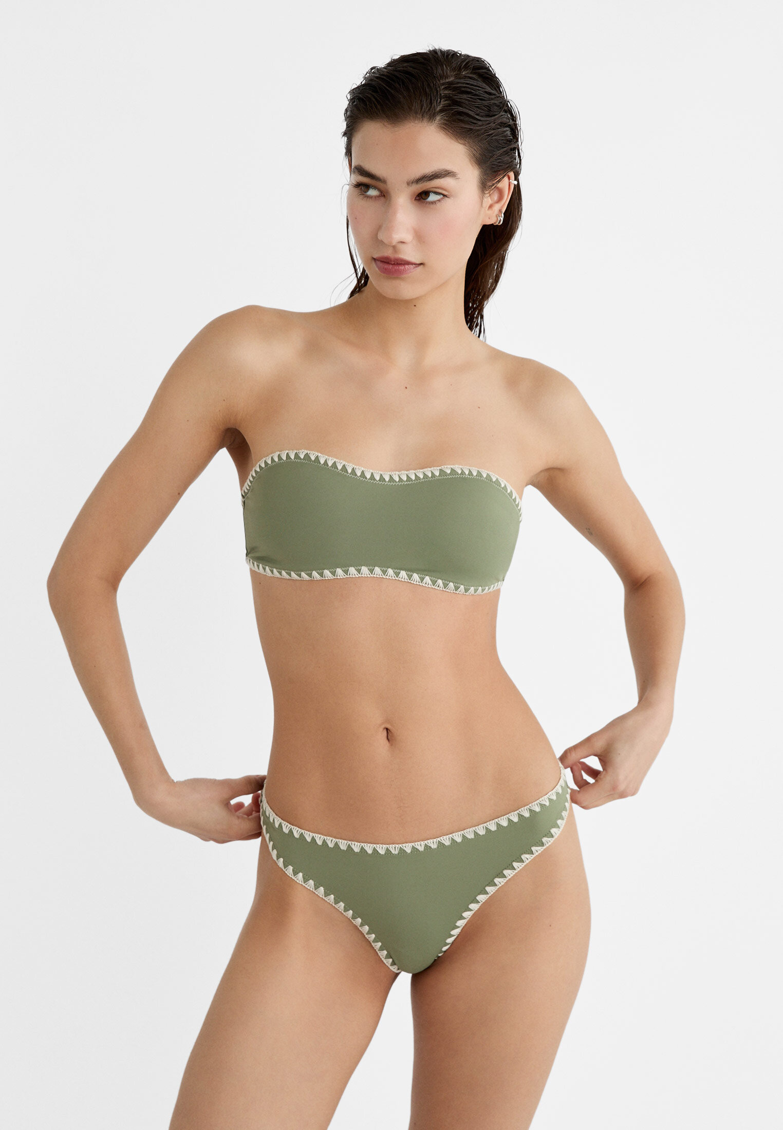 Telier Top Bikini Bandeau Bordado de Stradivarius
