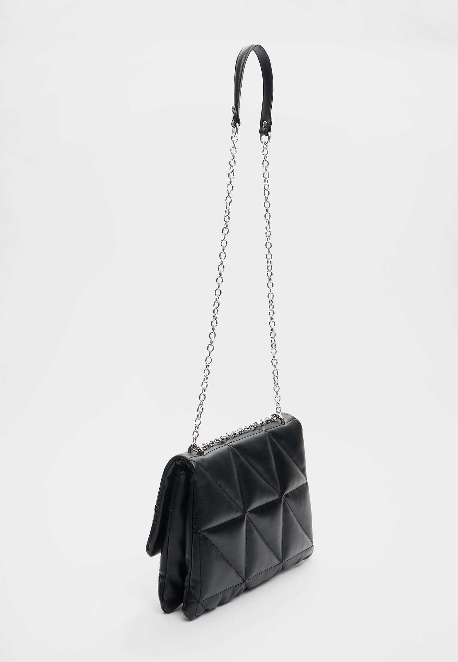 Black quilted on sale chain shoulder bag