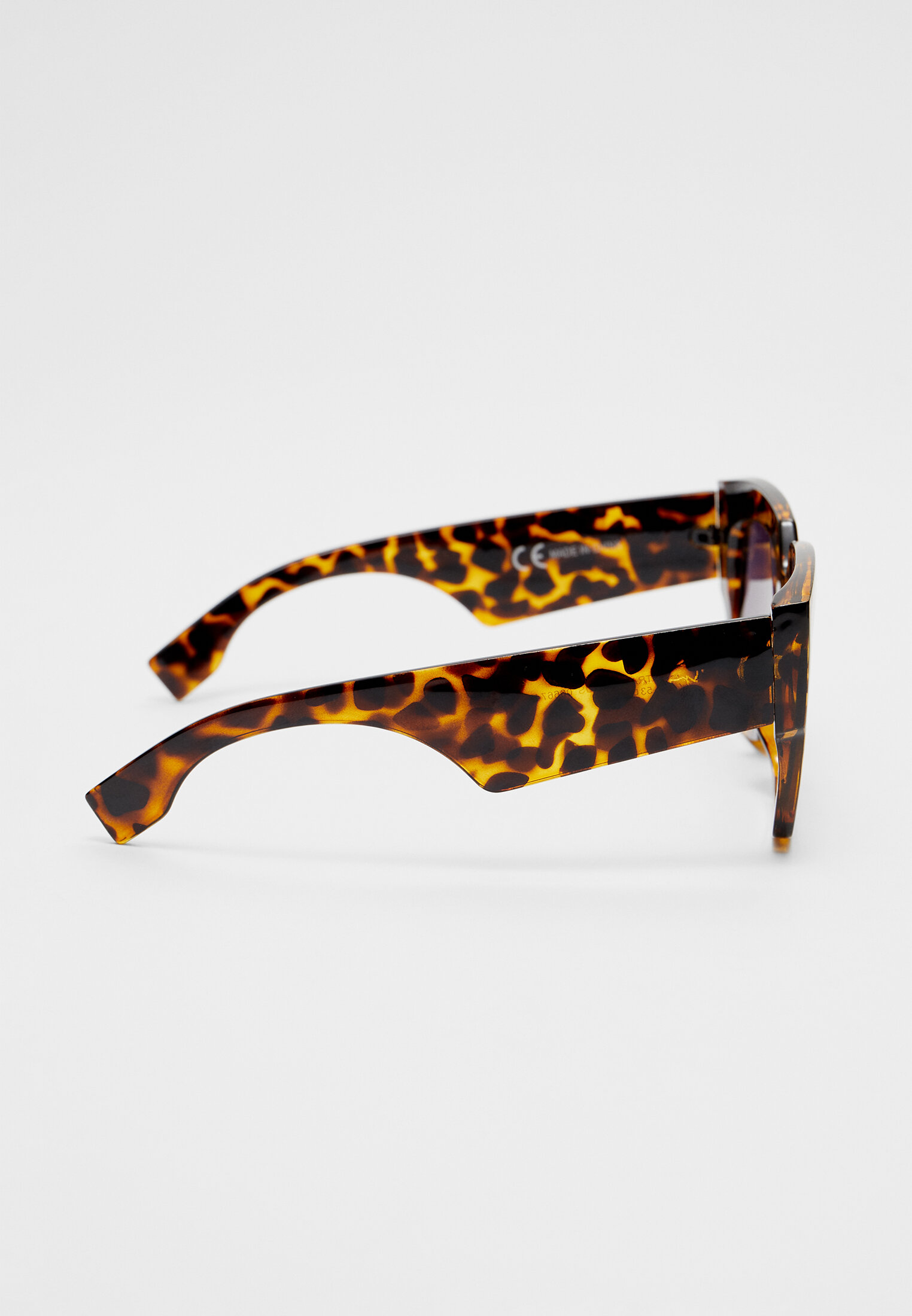 Large square resin sunglasses