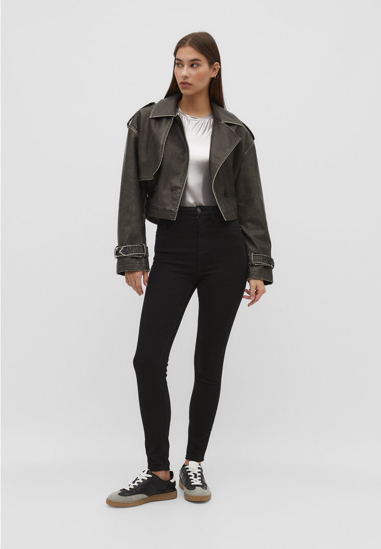 

Stradivarius Hose mit superhohem Bund in Farben Schwarz 40