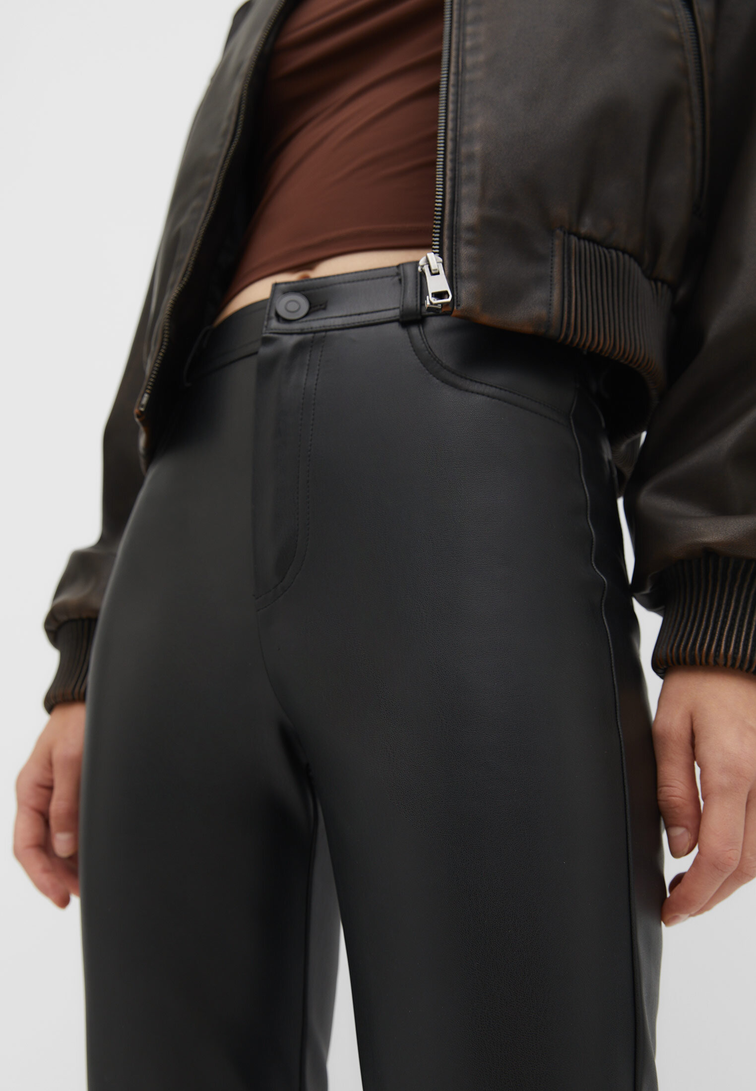 Stradivarius 2025 pantaloni pelle