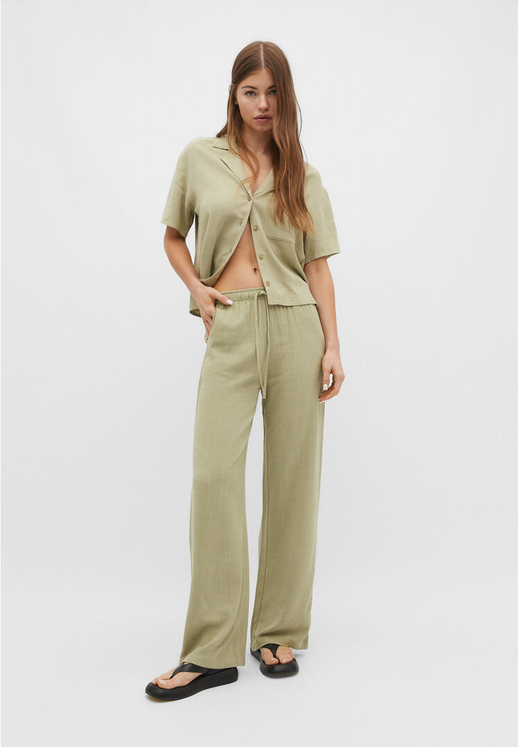 

Stradivarius Lange, fließende Hose Stil mit Leinenanteil Khaki M